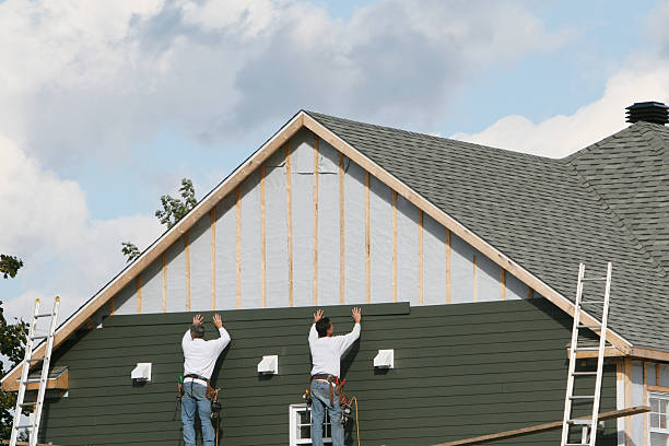 Professional Wood Siding technician working in Medinah, IL